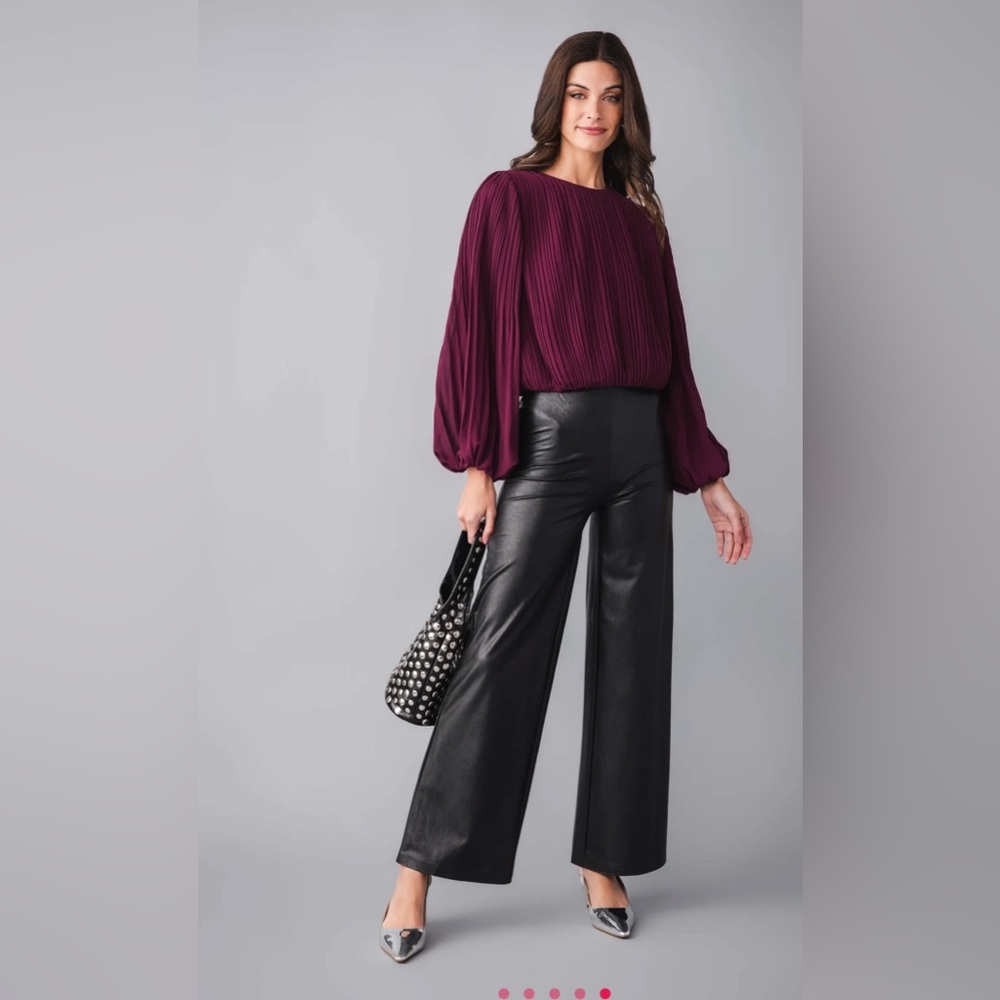 NWT Pinch Pleated Bubble hem Burgundy Blouse Maroon Small Social Threads